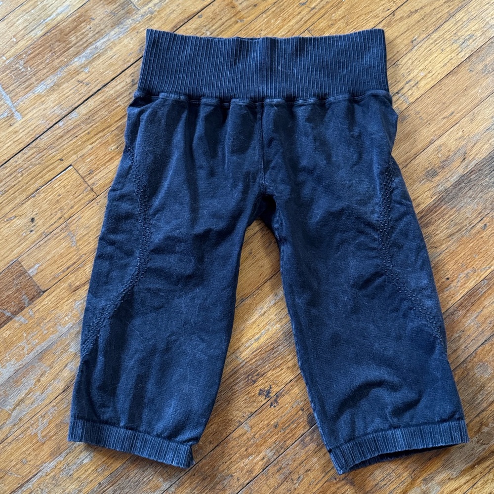 Flawed - NWOT - Free People Movement High-Rise‎ Good Karma Cropped Leggings - Picture 2 of 5